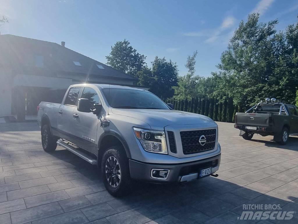 Nissan TITAN XD PRO 皮卡车