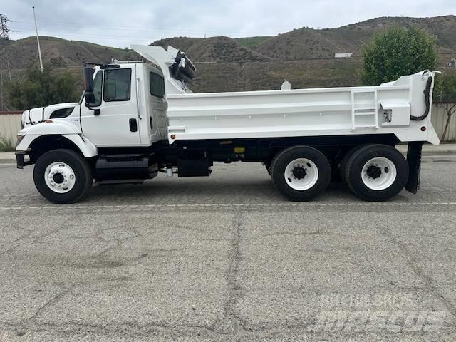 International 7400 自卸式货车