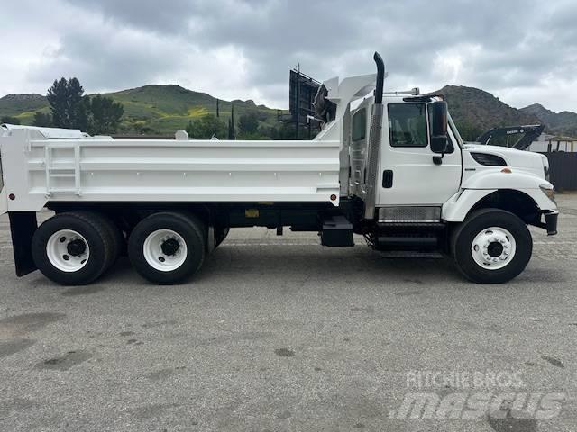 International 7400 自卸式货车