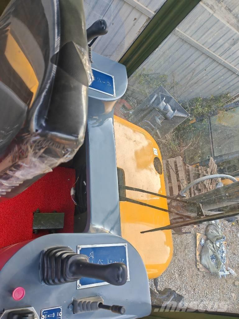XCMG WZ30-25 反铲装载机