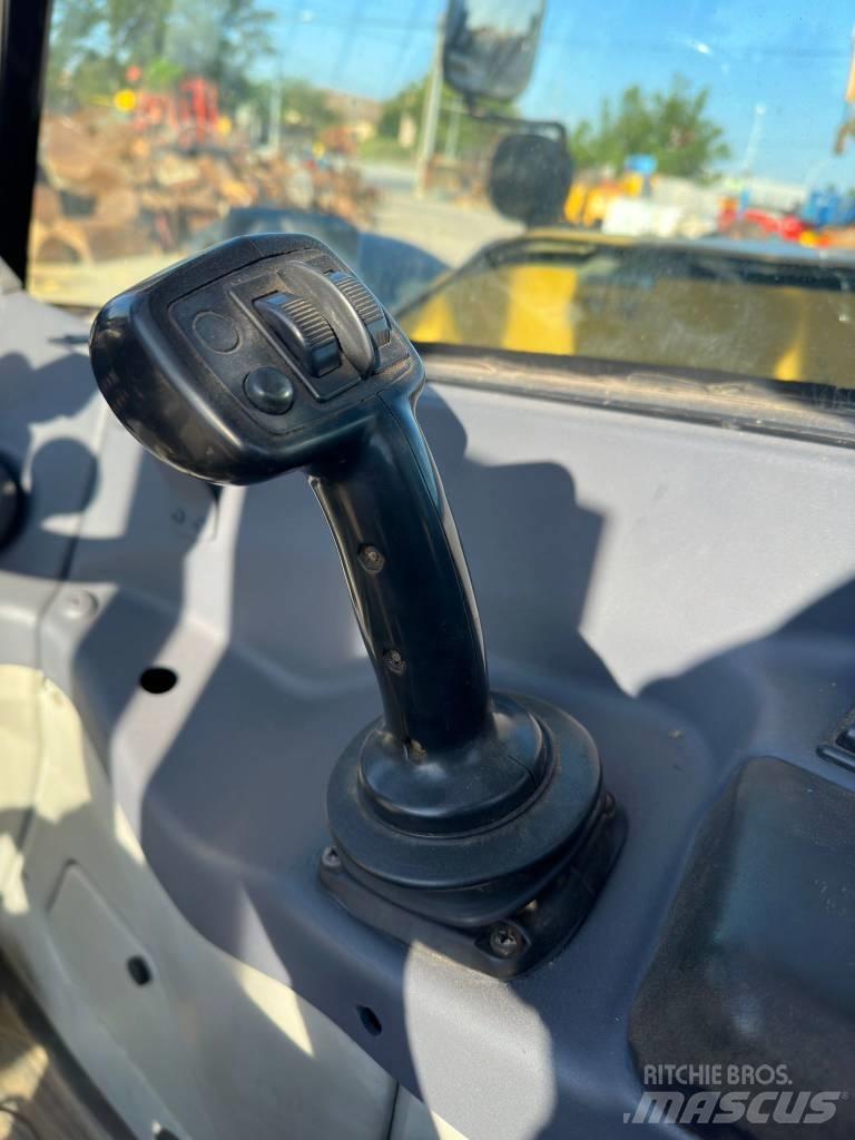 CAT TH407AG 电动叉车