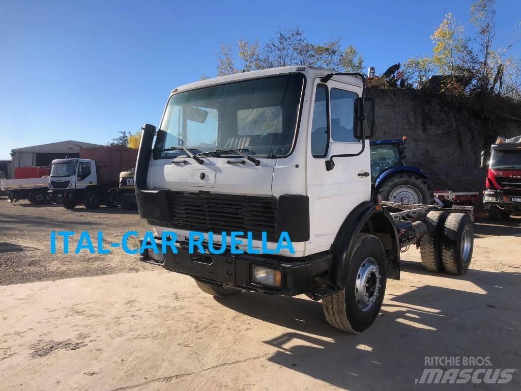 Mercedes-Benz 2635 自卸式货车