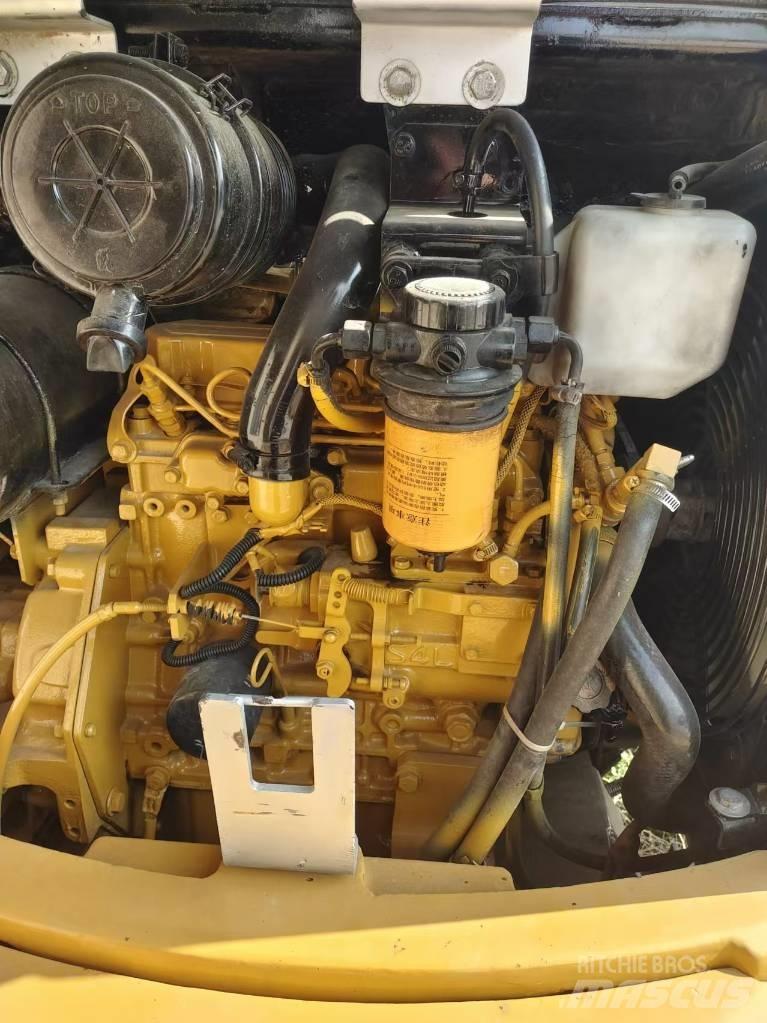 CAT 305 CR 小型挖掘机