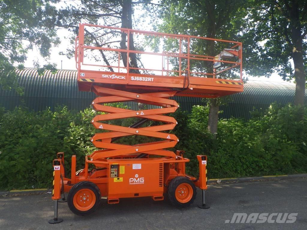 SkyJack SJ6832RT 剪叉式升降机