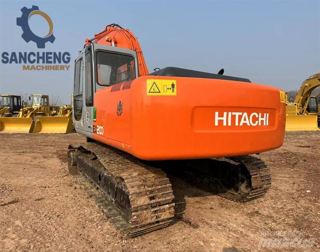 Hitachi EX 200 履带挖掘机