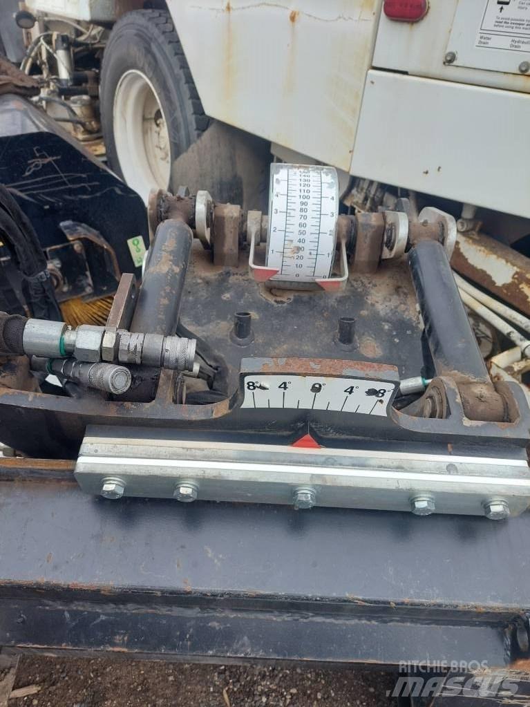 CAT PC305B 沥青碎石同步封层车