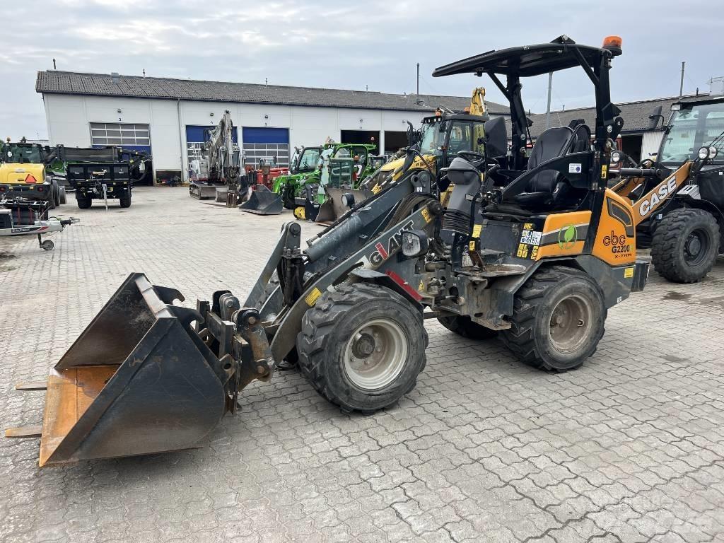 GiANT 2200E 小型装载机
