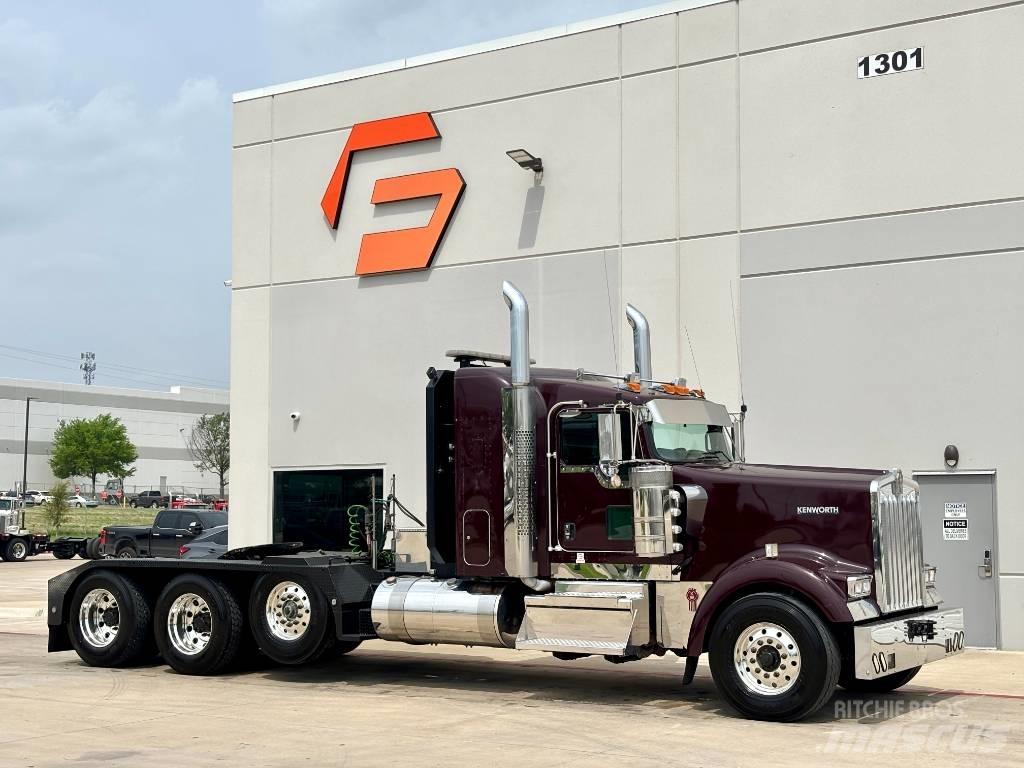 Kenworth W 900 牵引车