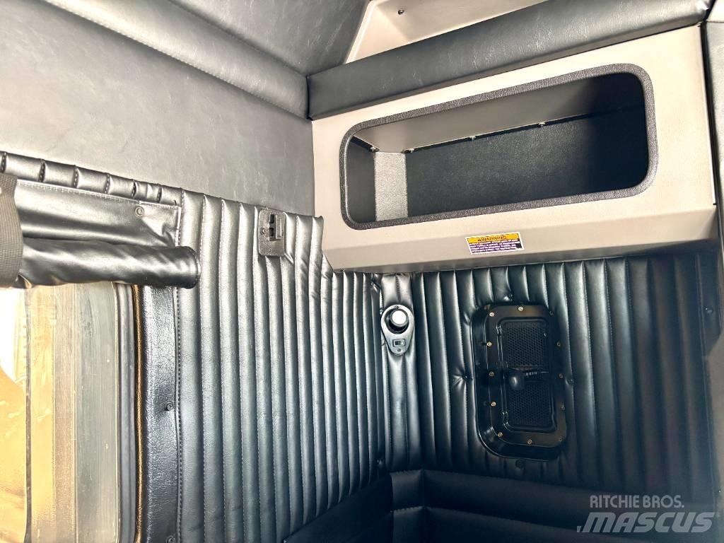 Kenworth W 900 牵引车