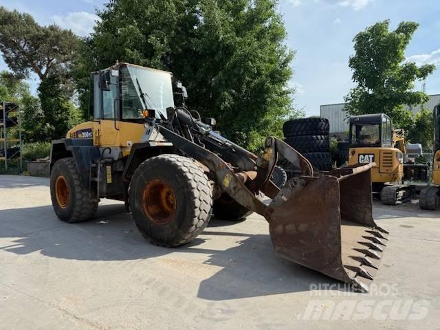 Komatsu WA 200 轮式装载机