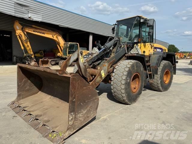 Komatsu WA 200 轮式装载机
