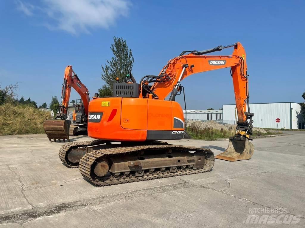 Doosan DX 235 LCR-5 履带挖掘机