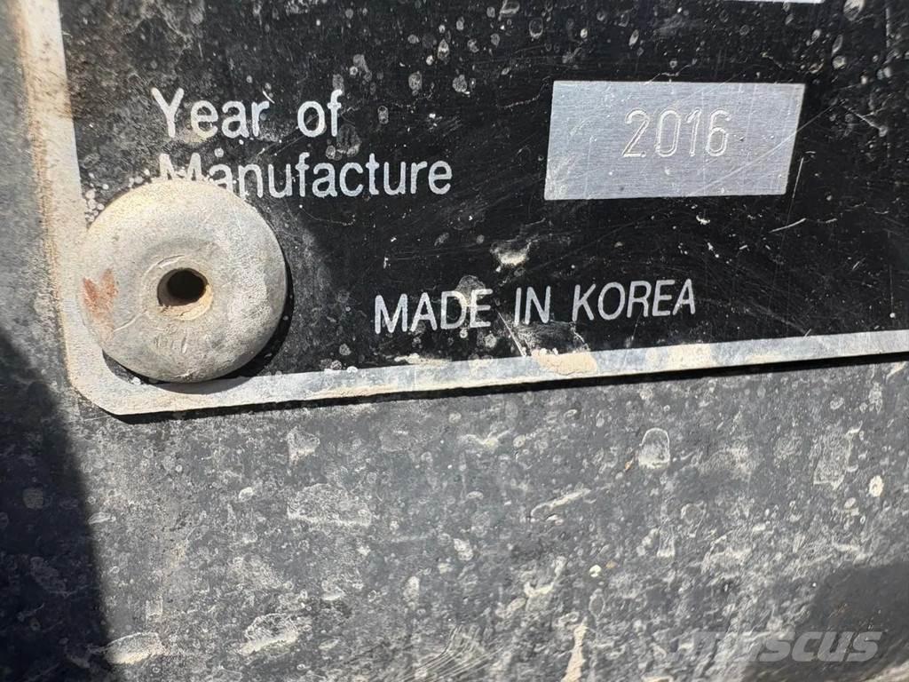 Doosan DX210 WE-5 轮式挖掘机