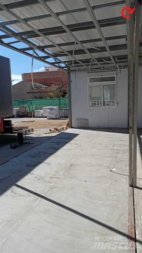  Contenedor para casa 工棚