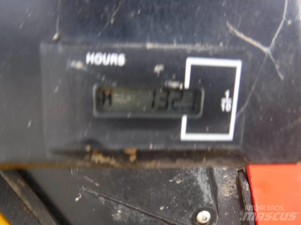 JCB HTD 05 履带式自卸车