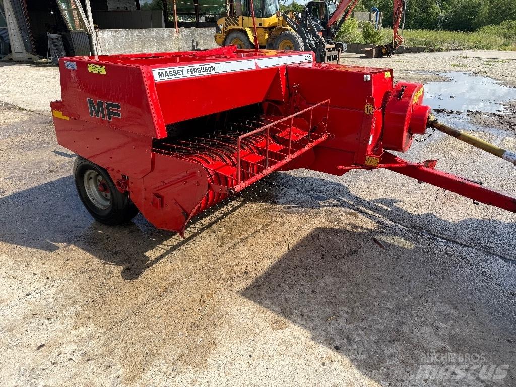 Massey Ferguson 224 方捆打捆机
