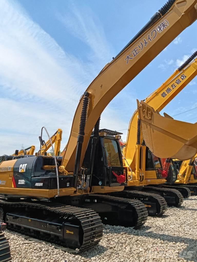 CAT 320D2 中型挖掘机