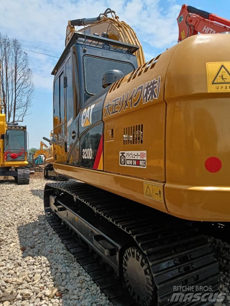 CAT 320D2 中型挖掘机