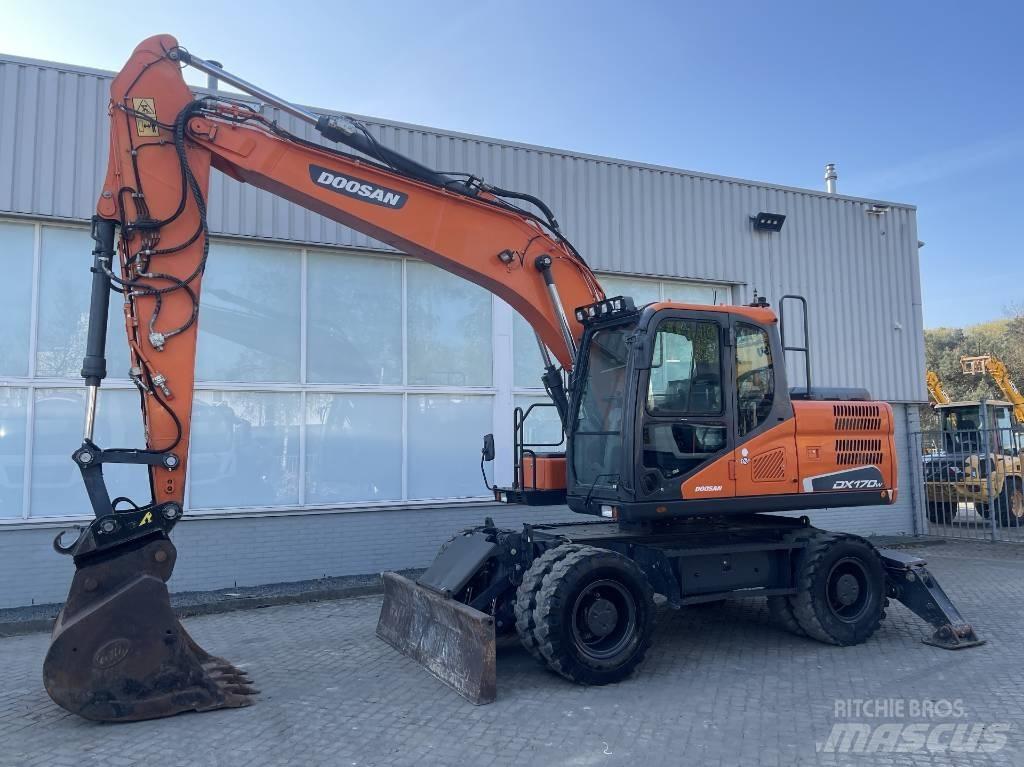 Doosan DX170W-5 轮式挖掘机