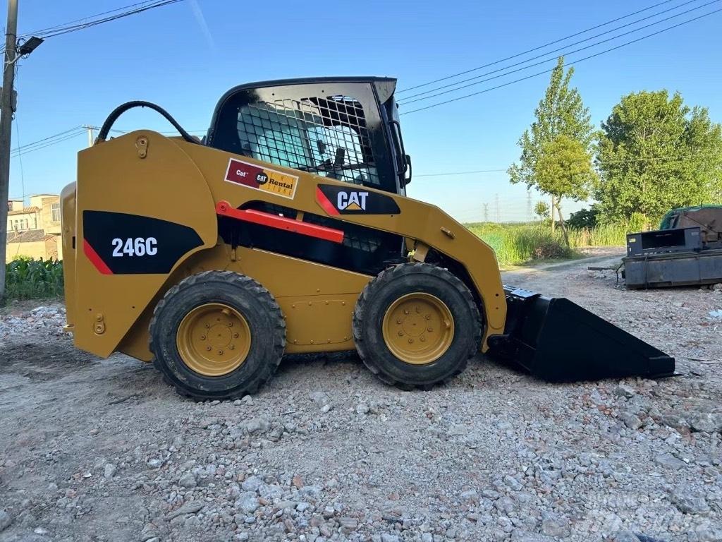 CAT 246 C 滑移装载机