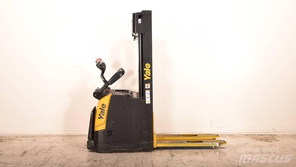 Yale MS 14 XIL 手推堆垛车