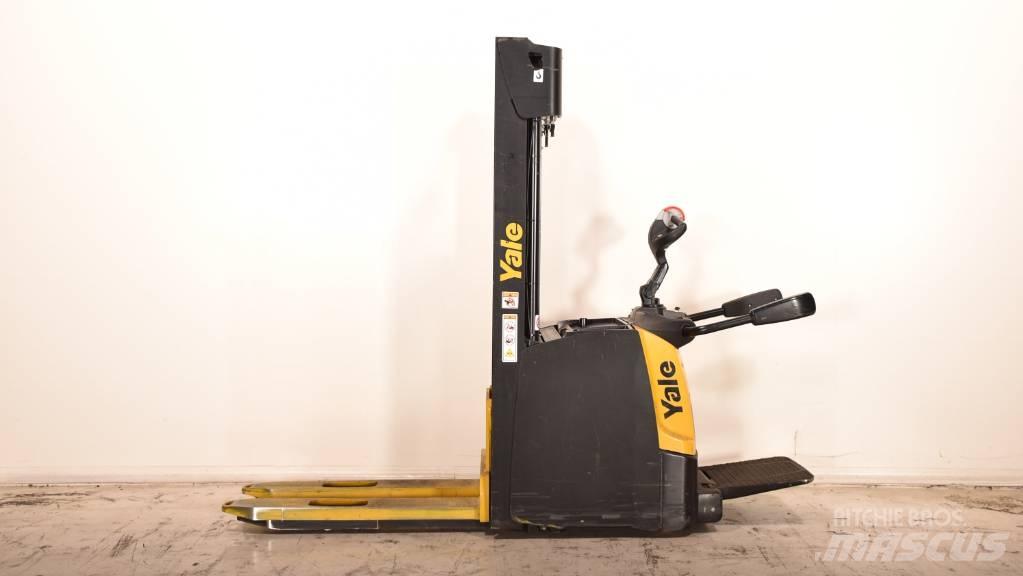 Yale MS 14 XIL 手推堆垛车