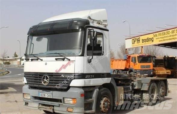 Mercedes-Benz 2531 集装箱叉车