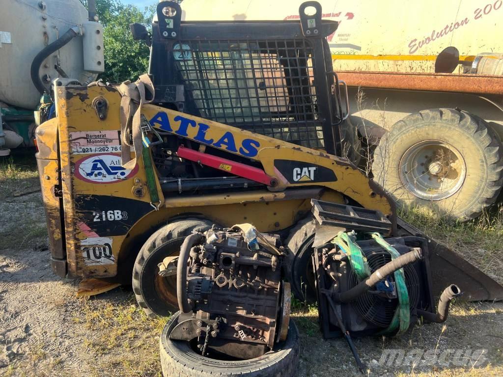 CAT 216 B 3 吊杆和铲斗