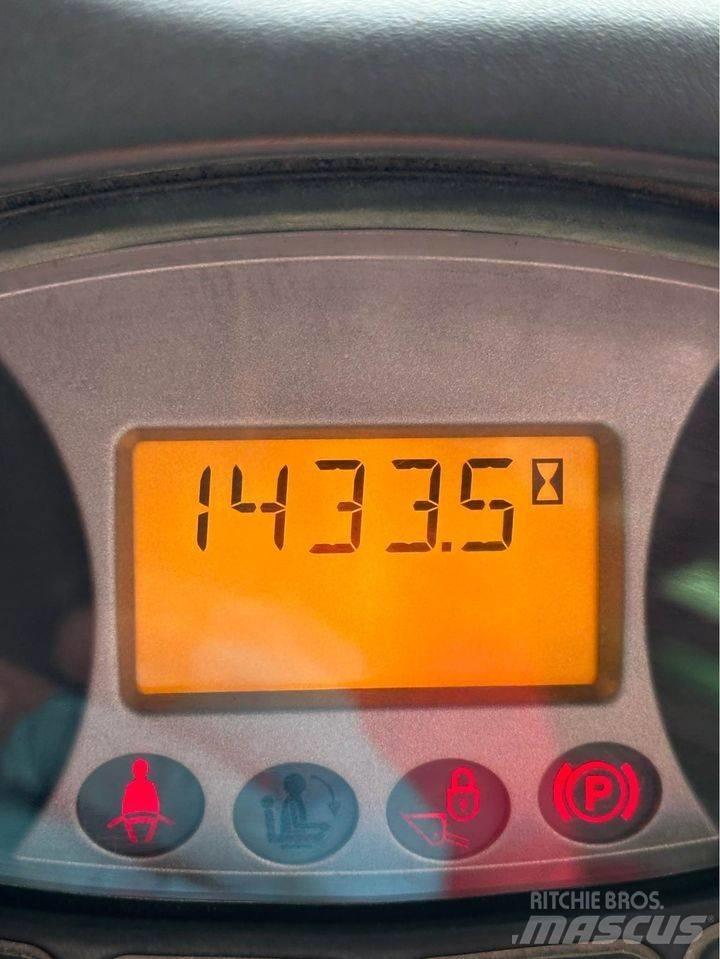 Bobcat S550 滑移装载机