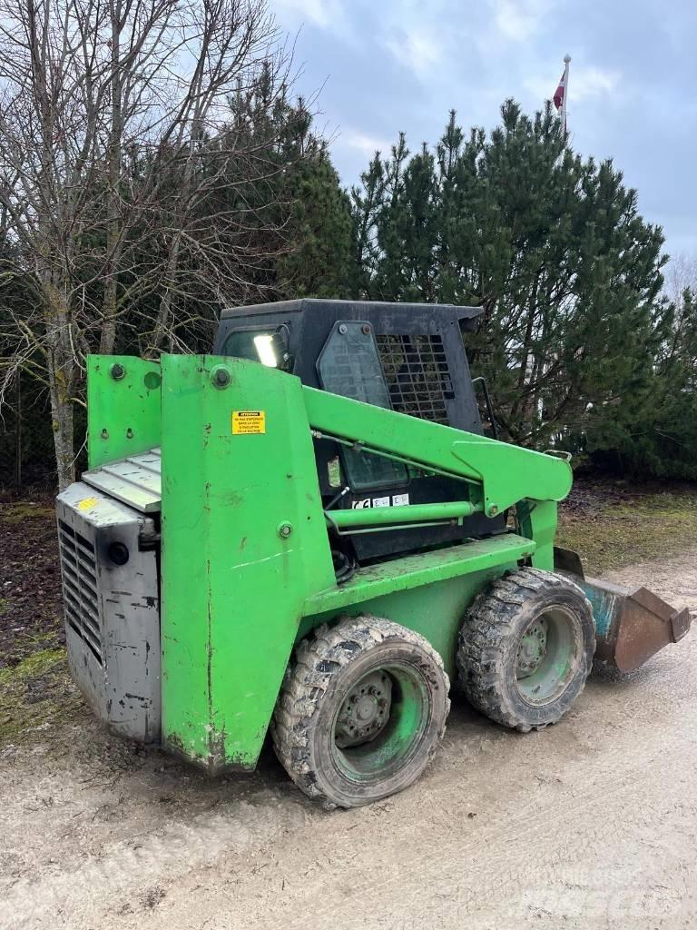 Gehl SL3825 滑移装载机