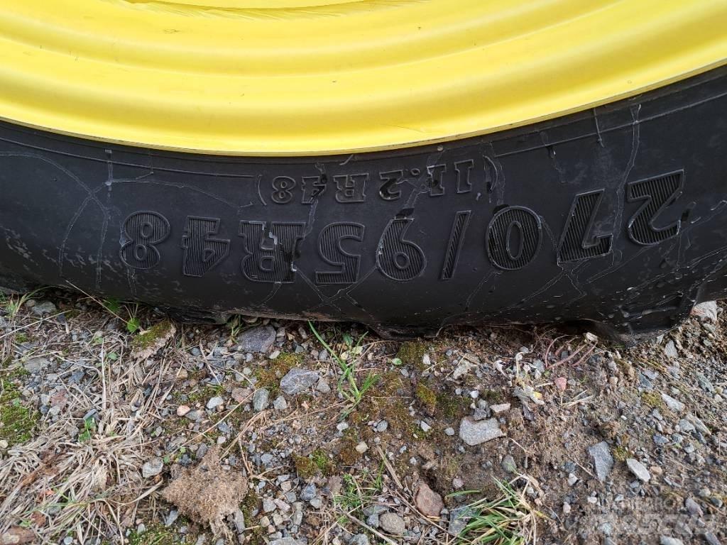 John Deere 740 i 牵引式喷雾机