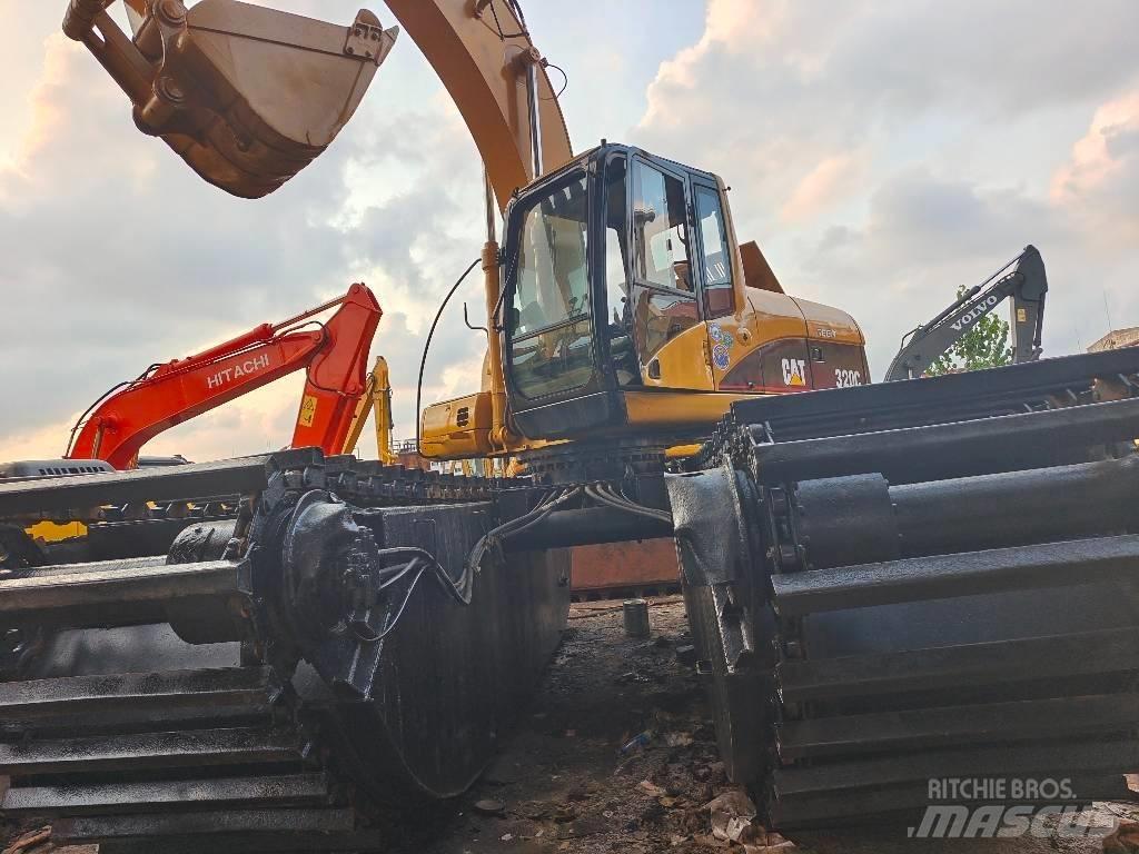 CAT 320 C 水陆两栖挖掘机