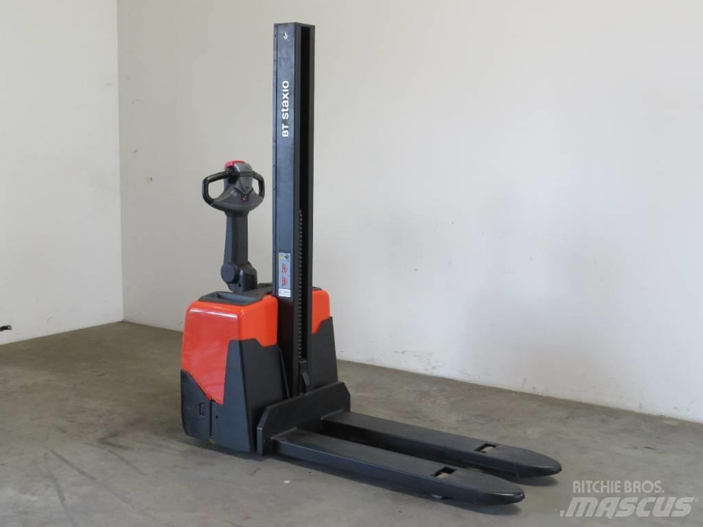 BT HWE 100 手推堆垛车