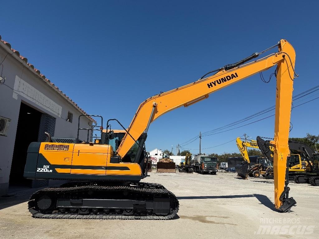 Hyundai HX220 LR 长臂挖掘机