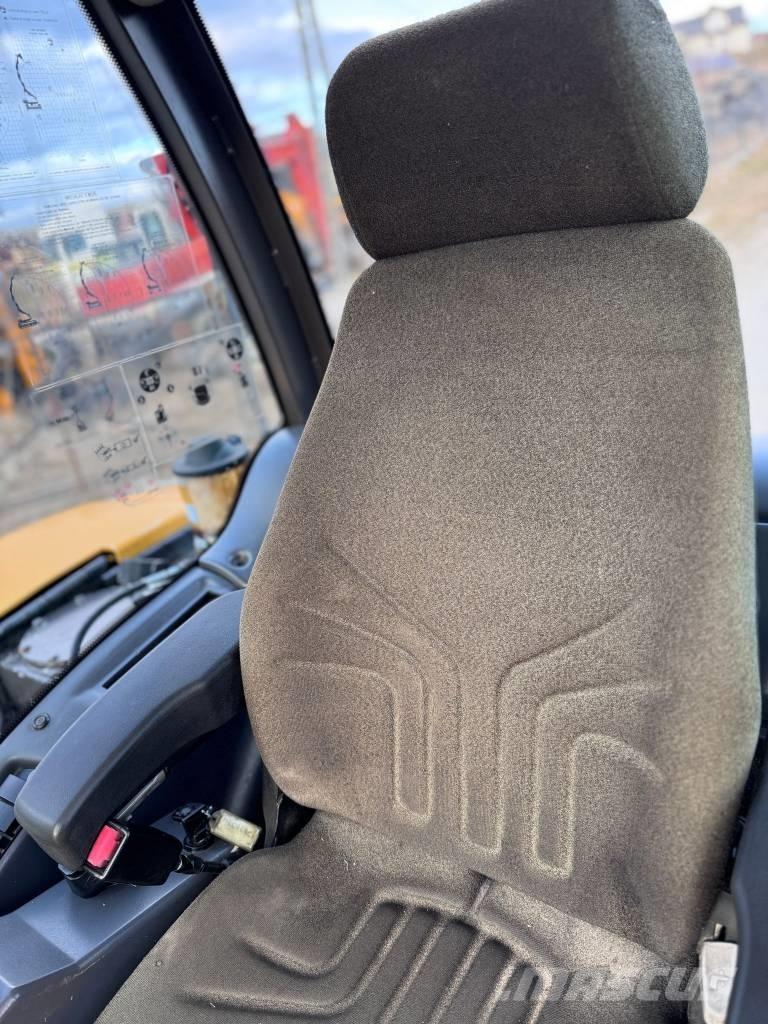 Mecalac 8 MCR 中型挖掘机