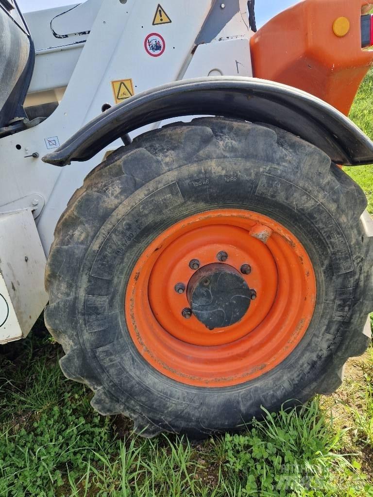 Bobcat T35120 伸缩臂叉装车|叉装车