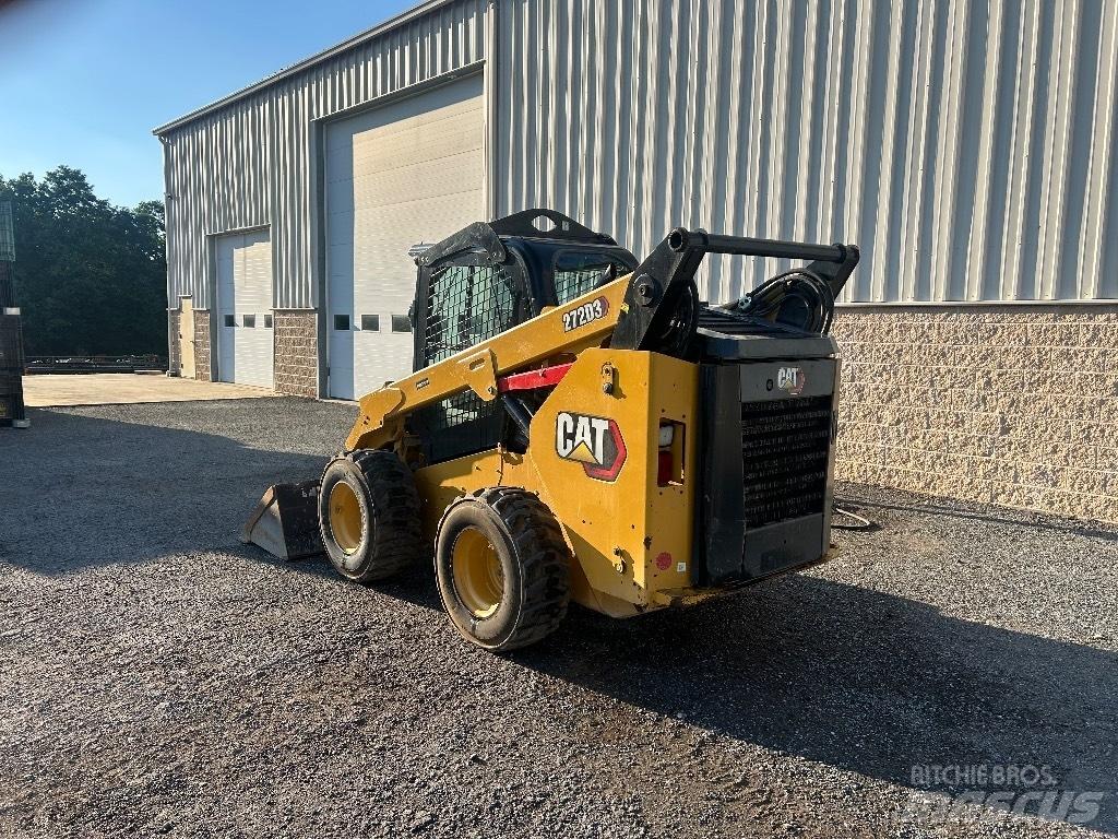 CAT 272 D3 滑移装载机