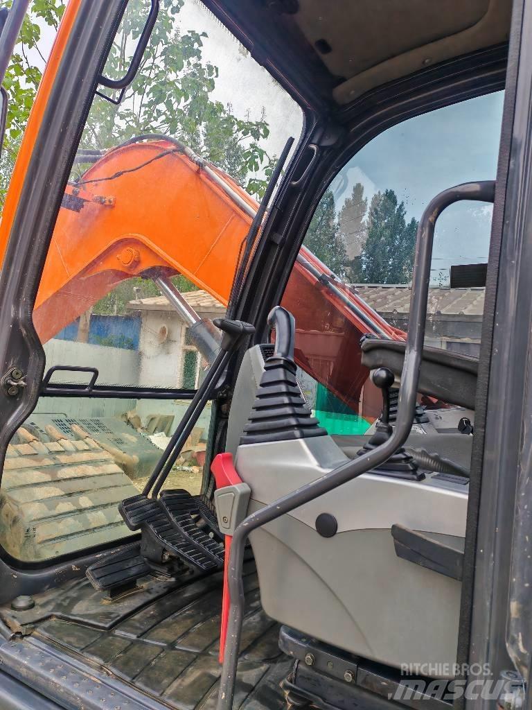 Doosan DX75 中型挖掘机