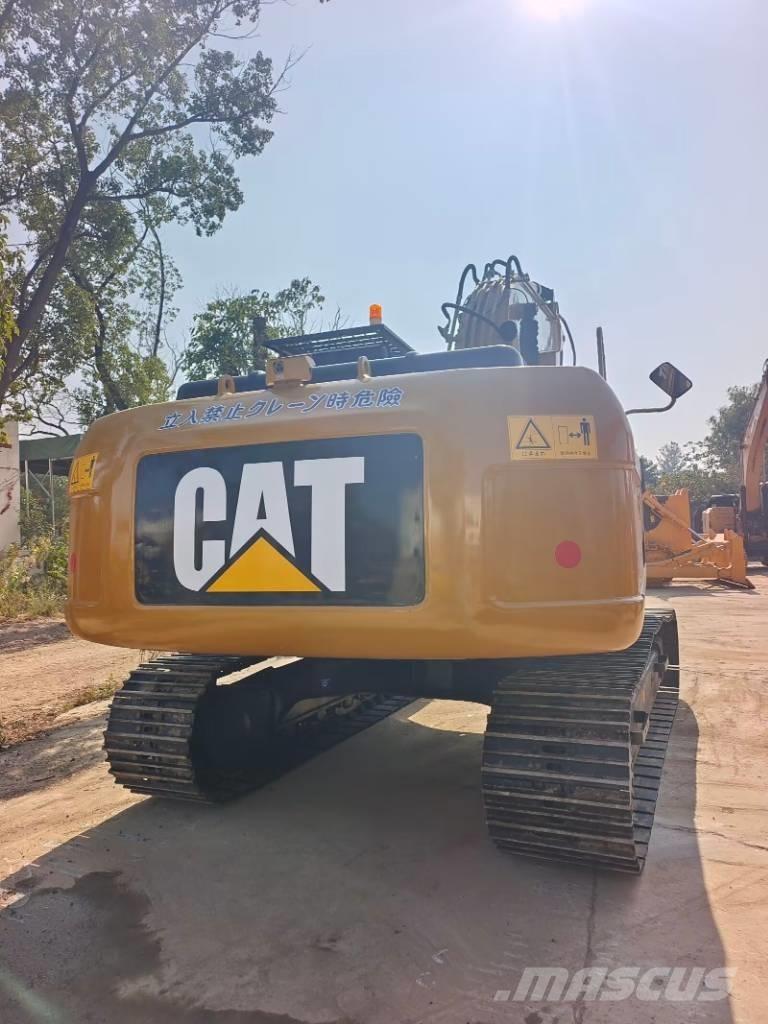 CAT 320 D2L 履带挖掘机
