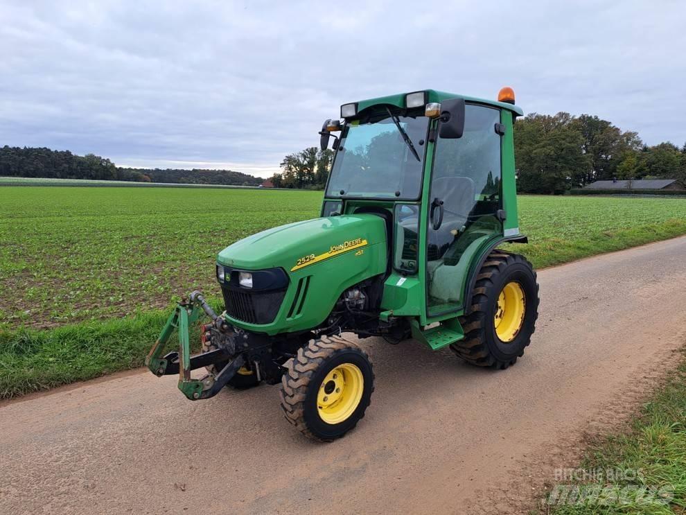 John Deere 2520 小型拖拉机