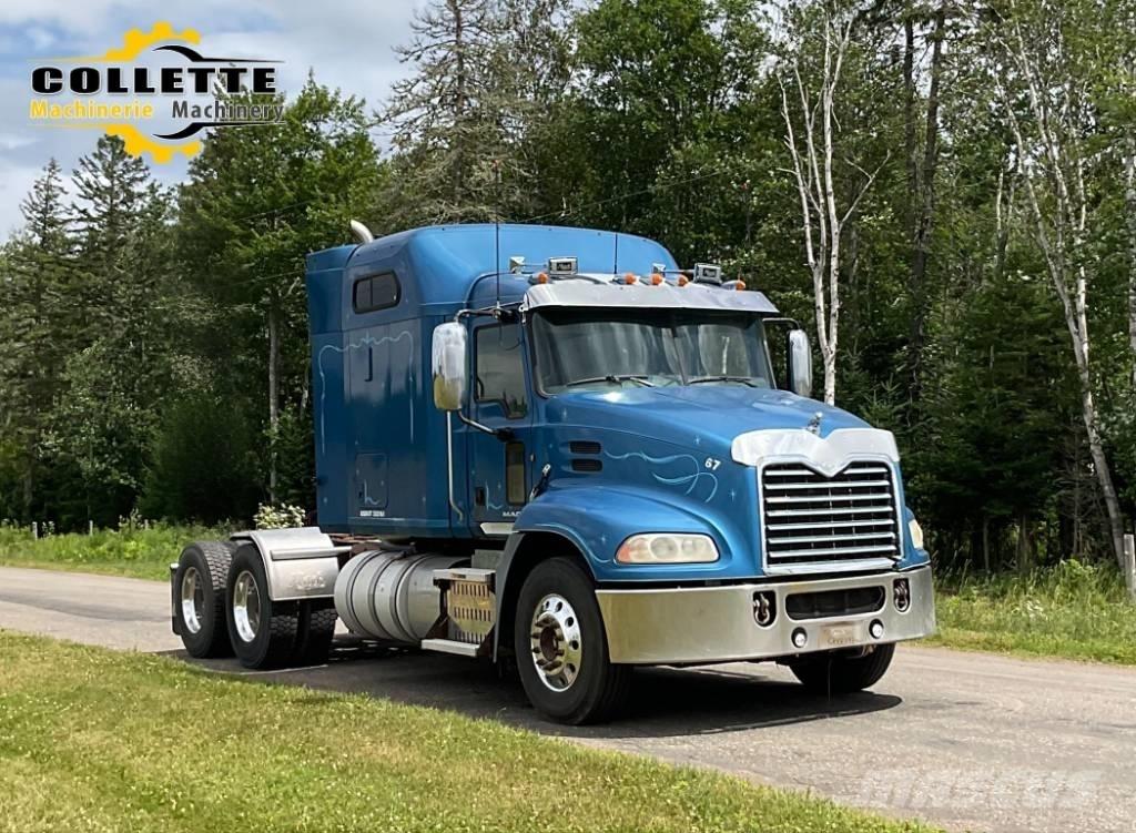 Mack CXU 613 牵引车
