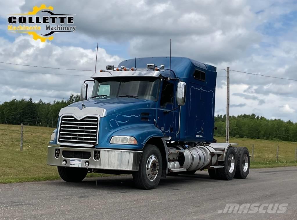 Mack CXU 613 牵引车