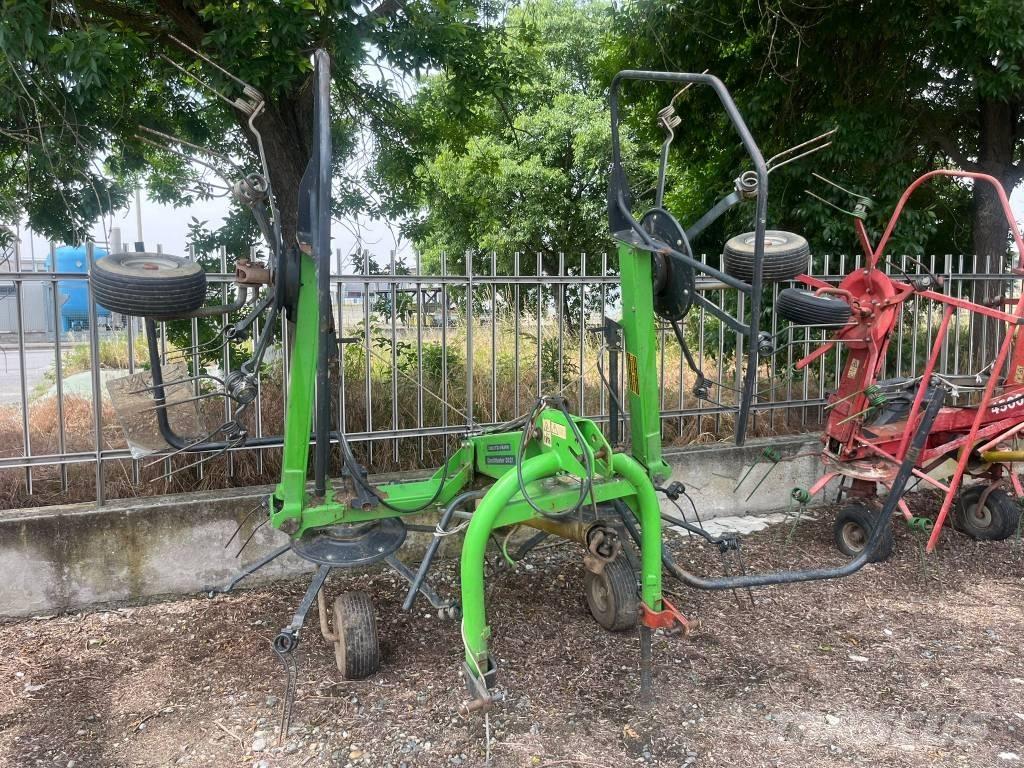 Deutz-Fahr 5221 犁耙和摊草机