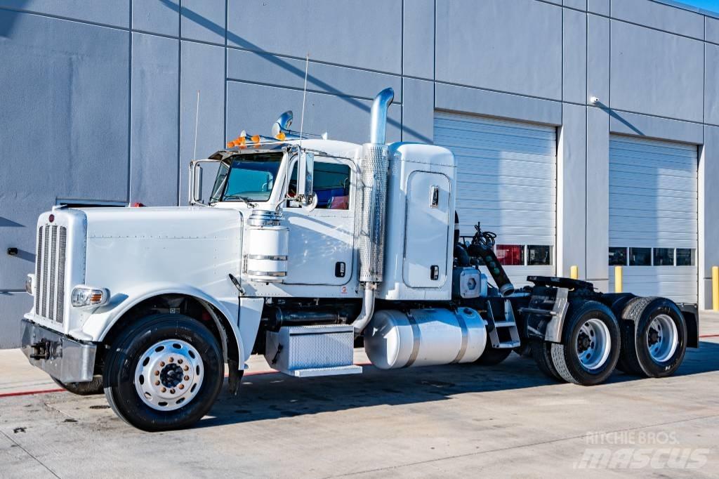 Peterbilt 388 牵引车