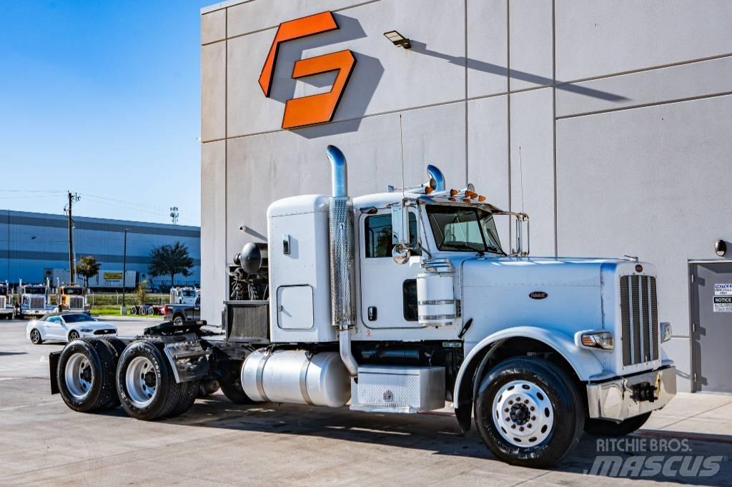 Peterbilt 388 牵引车