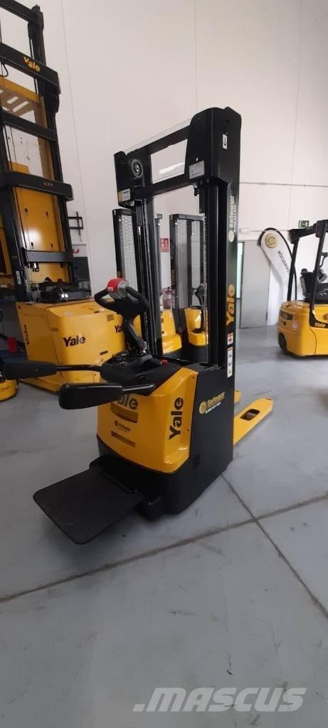 Yale MS12X 手推堆垛车