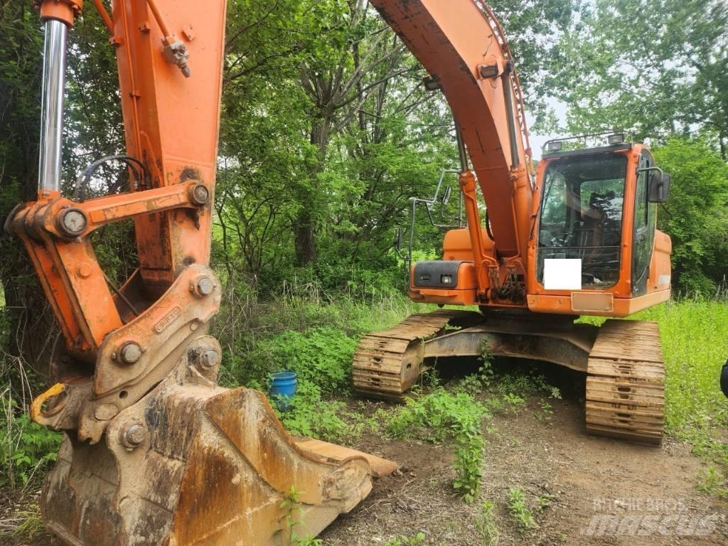 Doosan DX 220 LCA 履带挖掘机