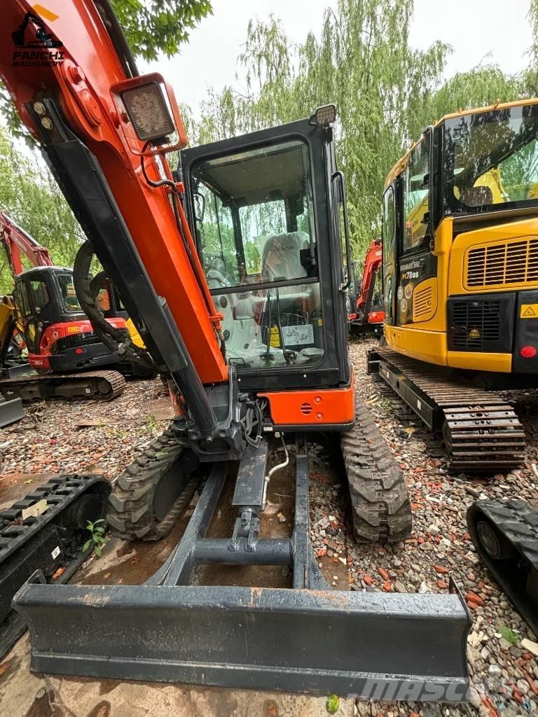 Hitachi U35 小型挖掘机