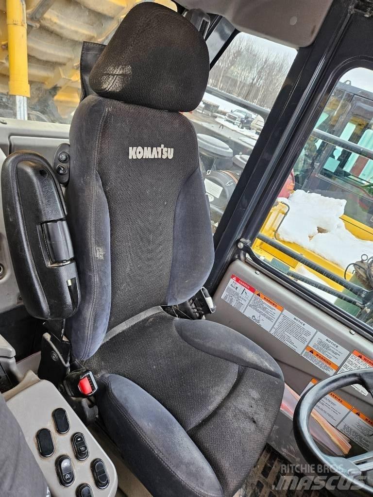 Komatsu HD465-8 翻斗车\公路型自卸车