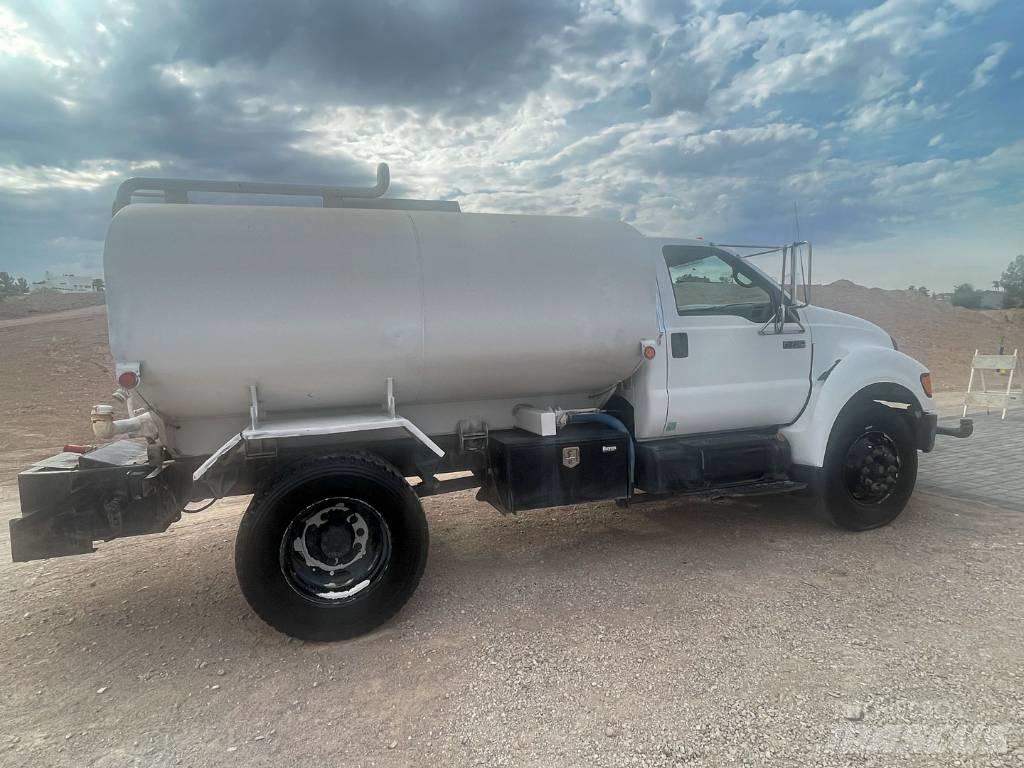 Ford F 750 XLT 水罐车